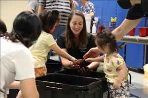 Worm compositng workshop attendees checking out the worms.